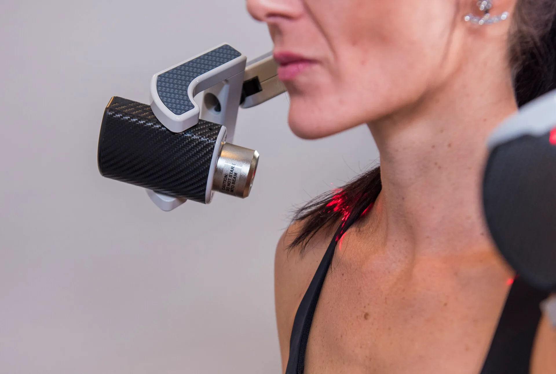 An FX 635 scanner positioned over a patient’s shoulder