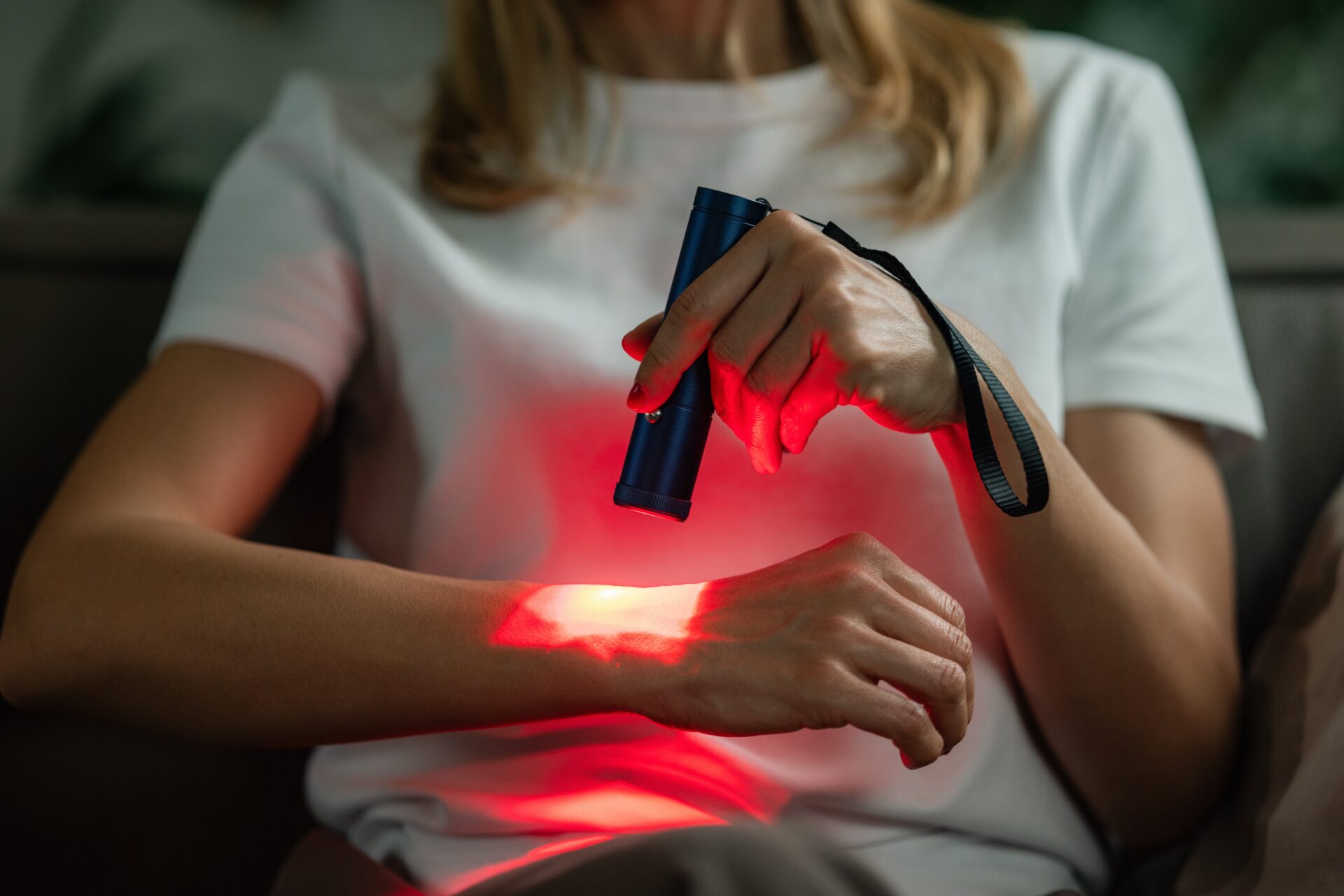 Low-level laser therapy for carpal tunnel applied to the wrist with a handheld red-light device